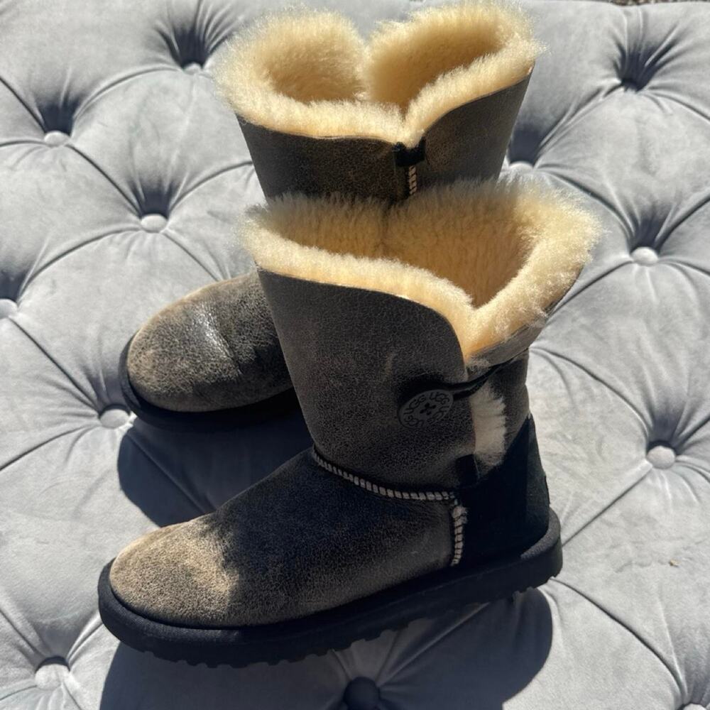 Vintage brown and black ugg boots